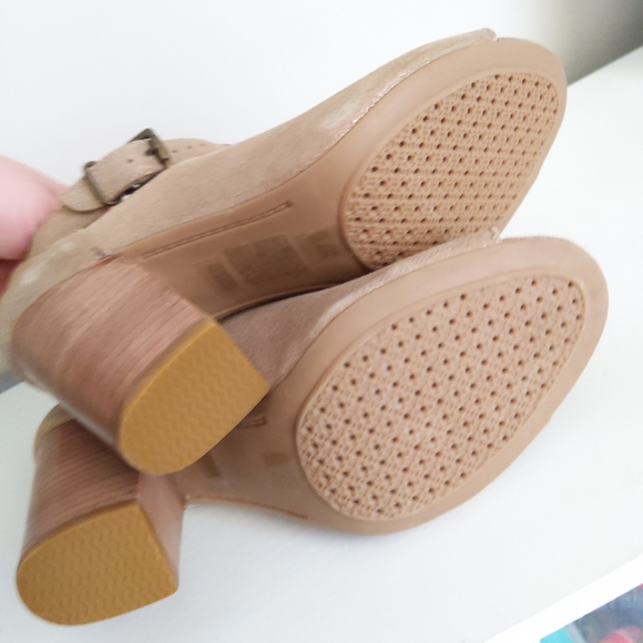 FINAL SALE 🆕🌿SUNDANCE GOLD LEATHER SANDALS🌿 - Picture 6 of 7